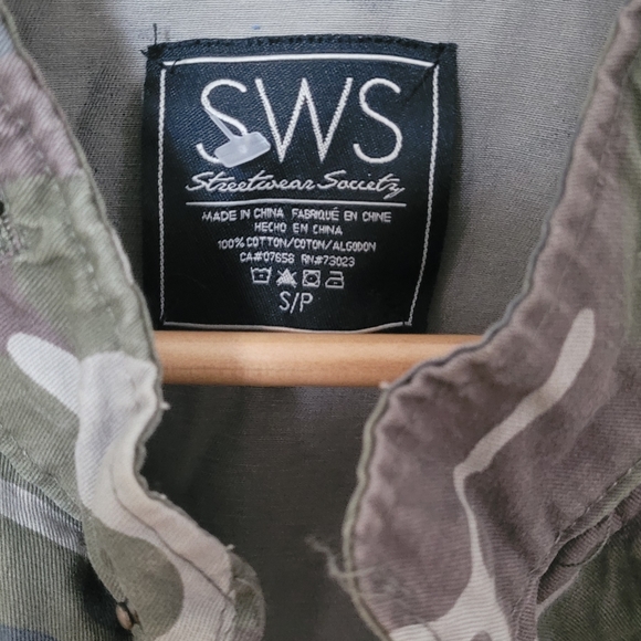 3 for $15 Camo pattern jacket. Size small - Picture 6 of 6